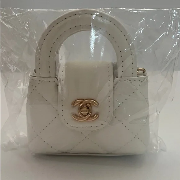 Chanel mini Small  BagVIP GWP WHITE COLOR. - Picture 7 of 7